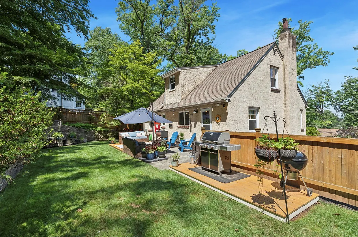 3 bed, 2.5 bath, 1165 sqft, $2,000 — Photo 3