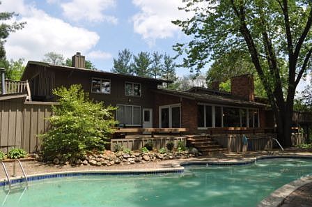 3rd image of 1330 Glendaloch Cir