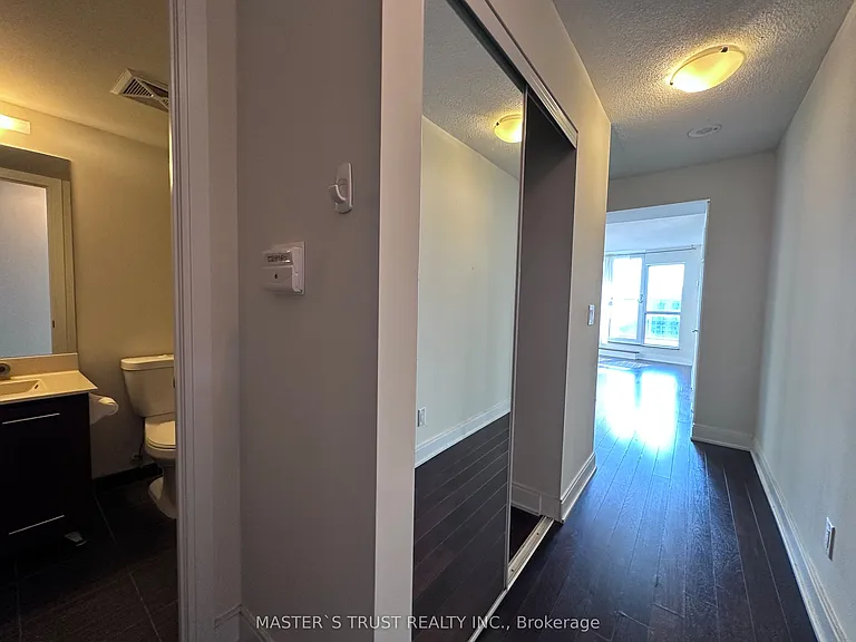 135 Village Green Sq #3722 — Photo 5