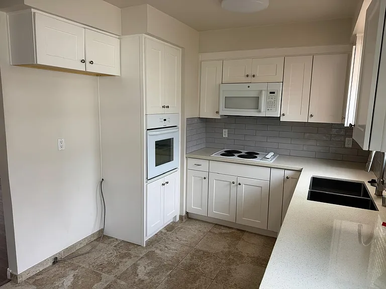 21015 Wood Ave #B — Photo 7