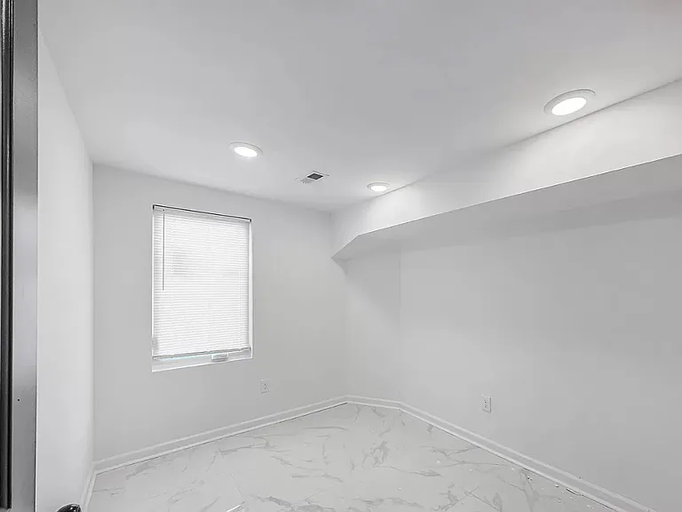 1050 N 46th St #1 — Photo 17