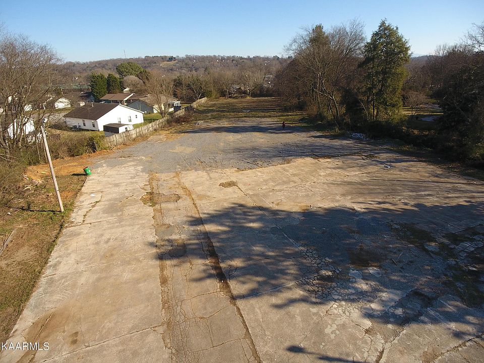 1st image of 2738 E Broadway Ave