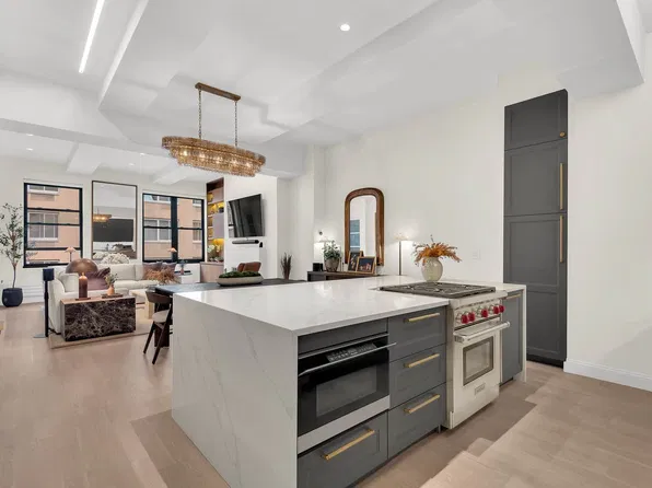 521 West 47th Street image 1 of 6