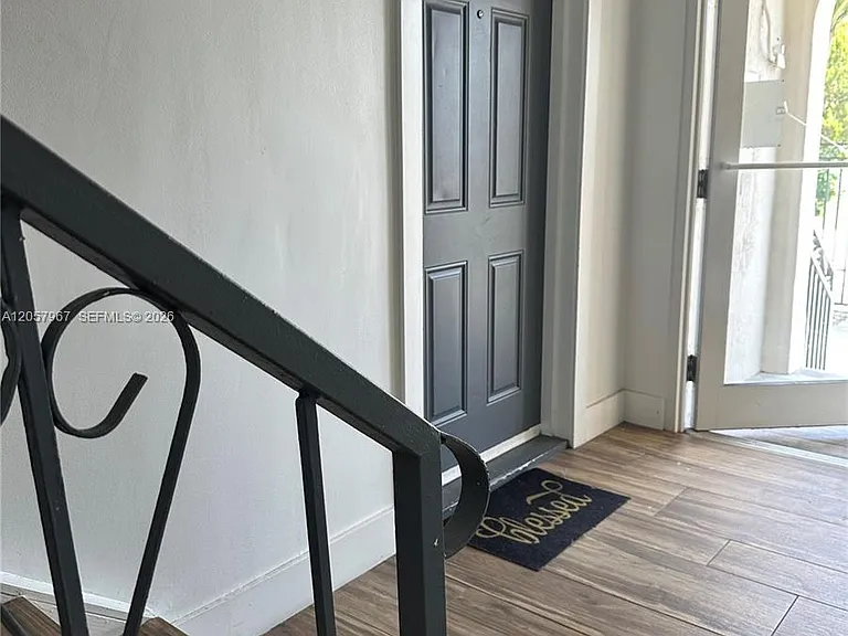 2500 NE 192nd St #6 — Photo 6