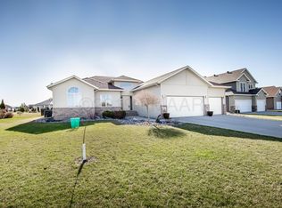 2306 38th St S, Moorhead, MN 56560