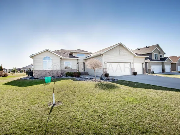 2306 38th St S, Moorhead, MN 56560