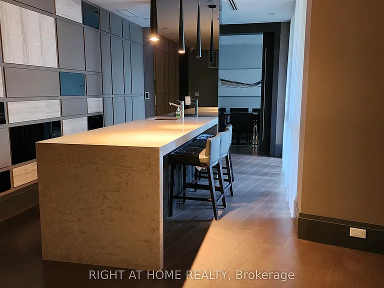 20 Fred Varley Dr #210 — Photo 42