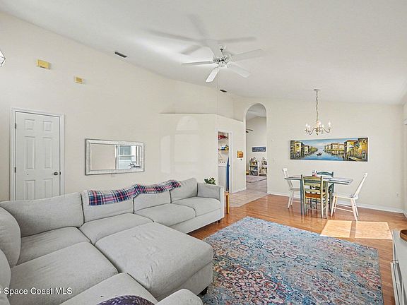 2nd image of 2556 Ventura Cir