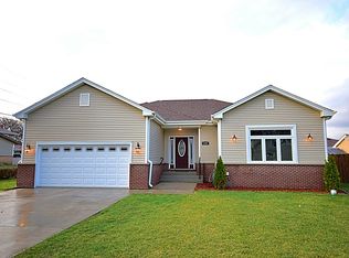1307 W Hillside Dr, Bensenville, IL 60106
