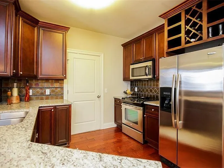 901 Abernathy Rd — Photo 12