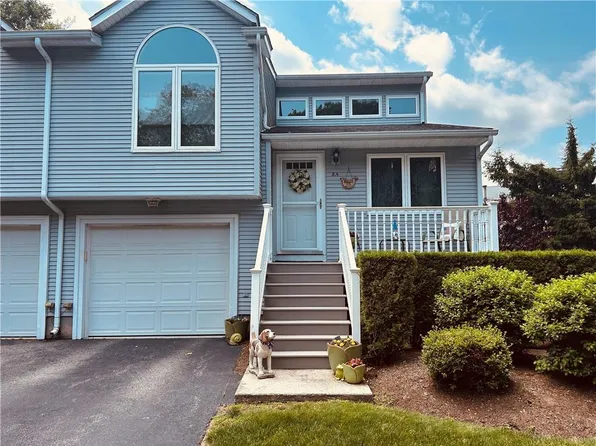 11 College Hill Rd APT 5A, Warwick, RI 02886