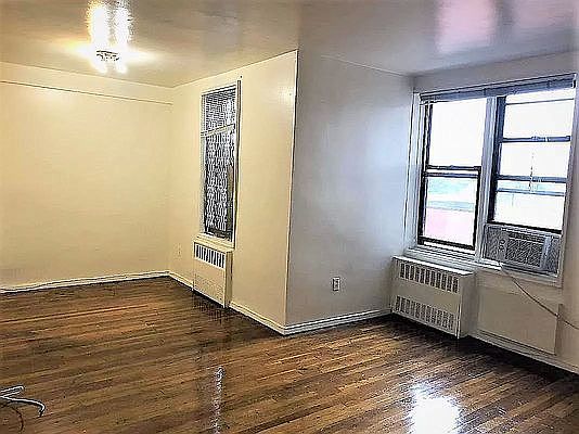 1st image of 2534 Crescent St #4