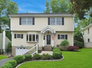 92 Ridgewald Ave, Waldwick, NJ 07463