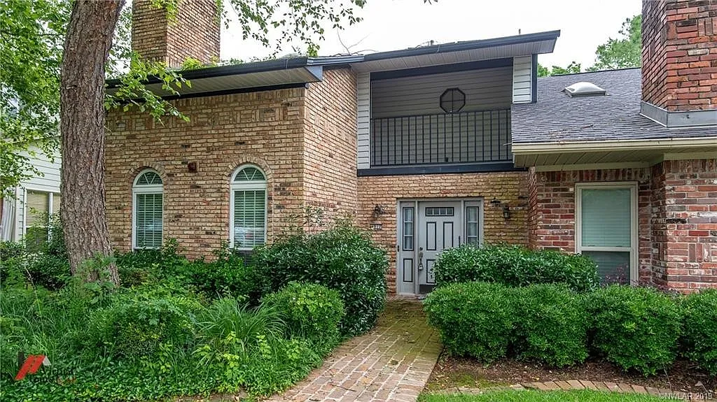 Spring Lake Townhouses — Photo 1