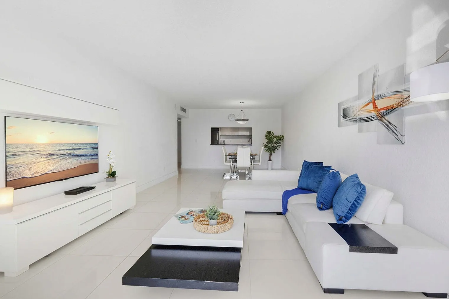 2 bed, 2.0 bath, 1194 sqft, $8,007 — Photo 2