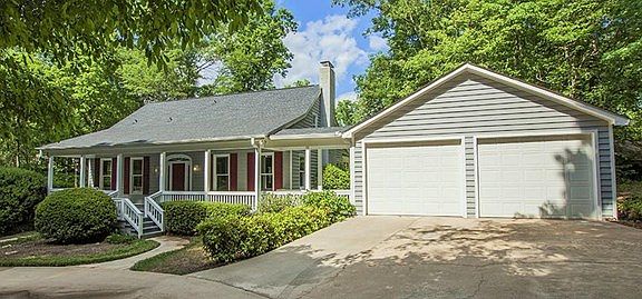 3rd image of 394 E River Bend Dr