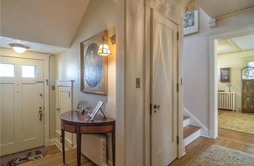2nd image of 29 W 53rd St