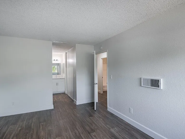 Monte Vista Apartments — Photo 26