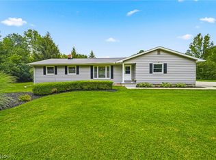 9225 Willson Dr, Chagrin Falls, OH 44023