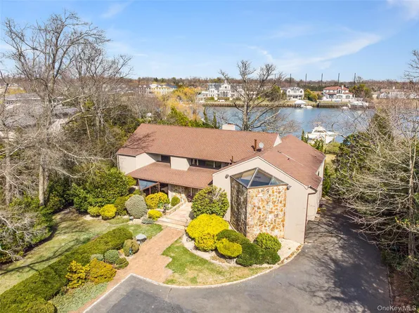 214 Cedar Avenue, Hewlett Bay Park, NY 11557