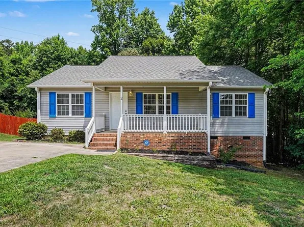 2 Leaf Ridge Ct, Thomasville, NC 27360