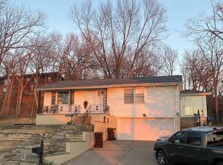 109 N 4th St, Fulton, IL 61252