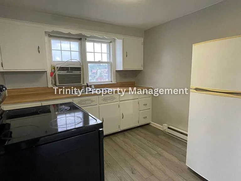 106 1/2 Burton Ave #B — Photo 3