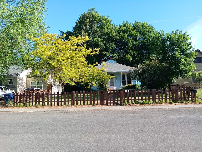 703 E 4th Ave — Photo 3