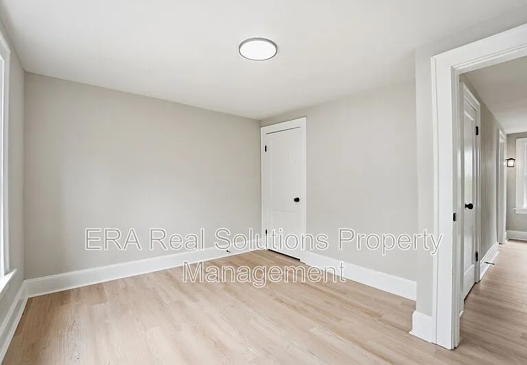 394 S Guilford Ave — Photo 31