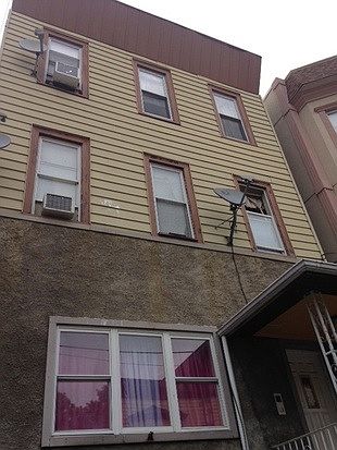 2nd image of 540 41st St APT 3