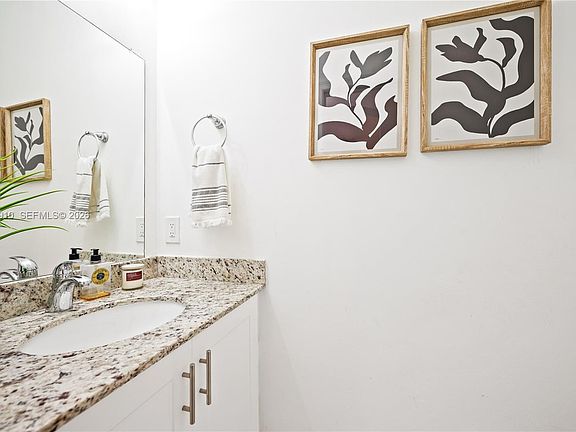5th image of 445 Conservation Dr