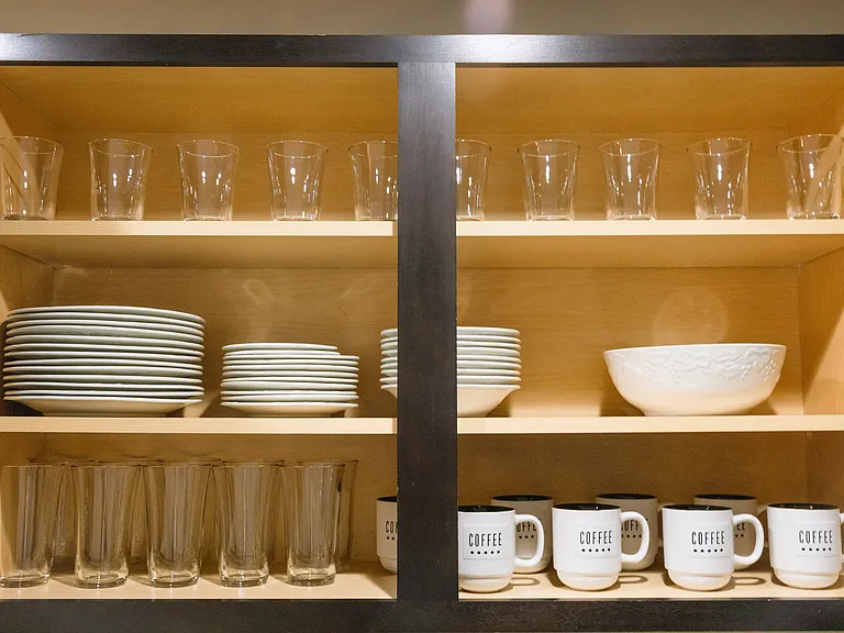Fully stocked kitchen. Pots, pans, electric teapot, airfryer, mixer, blender, cookie sheets, utencils and much more!