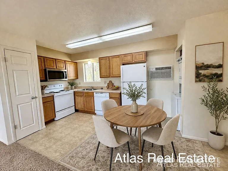 1940 W Yampa St #B — Photo 3