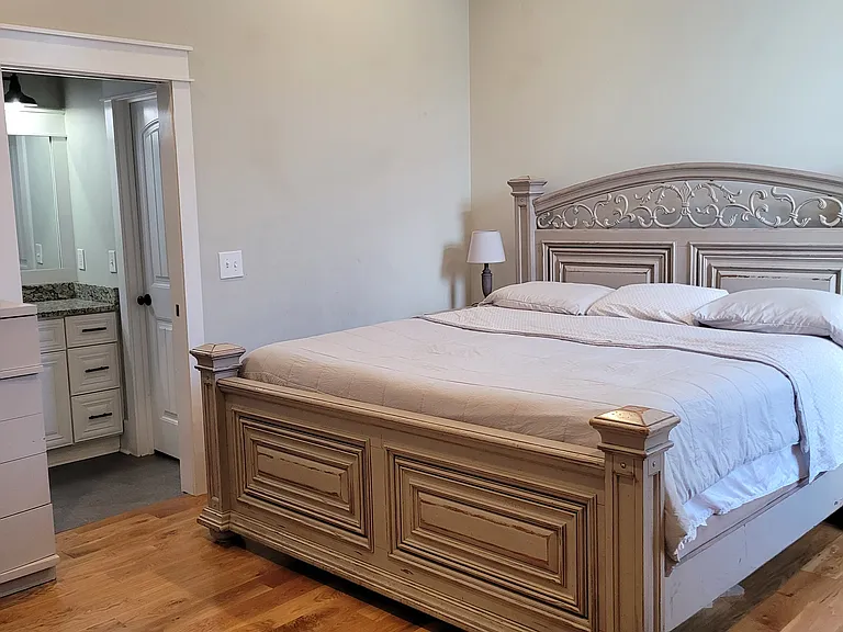 109 E Madison St — Photo 7