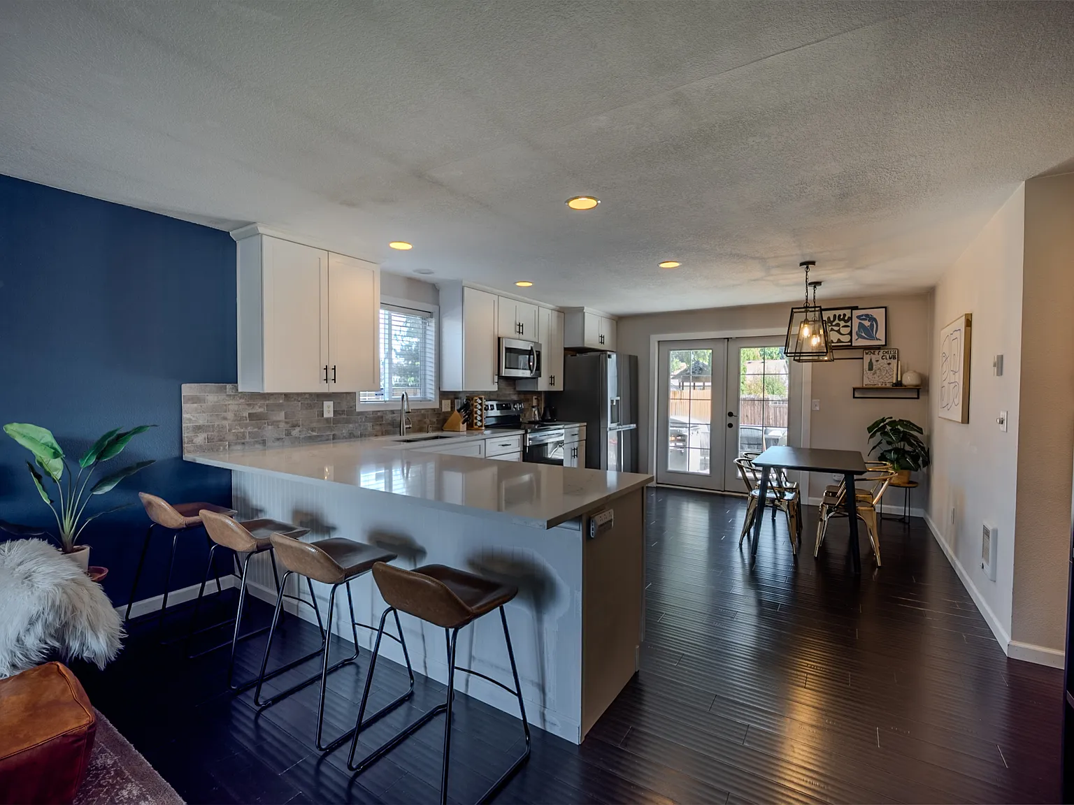 3 bed, 1076 sqft, $2,450 — Photo 4