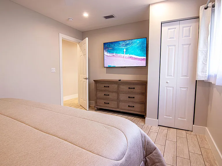 830 SW Santa Barbara Pl — Photo 8