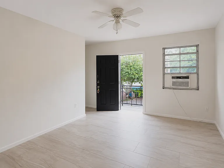 3631 Thomas Ave Miami, FL 33133 — Photo 5