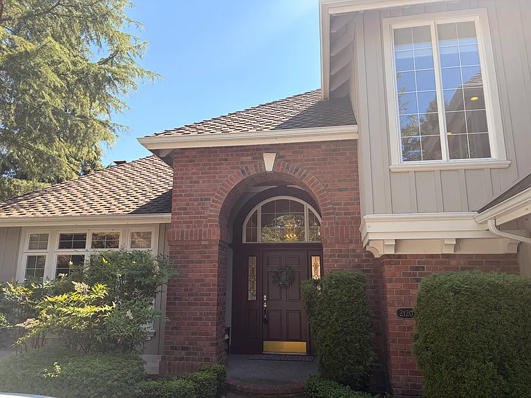 21203 SE 34th St — Photo 2