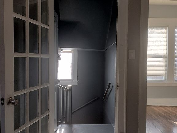 4th image of 705 E 92nd St