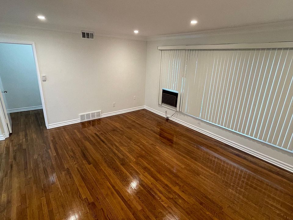 Living room front main entrance