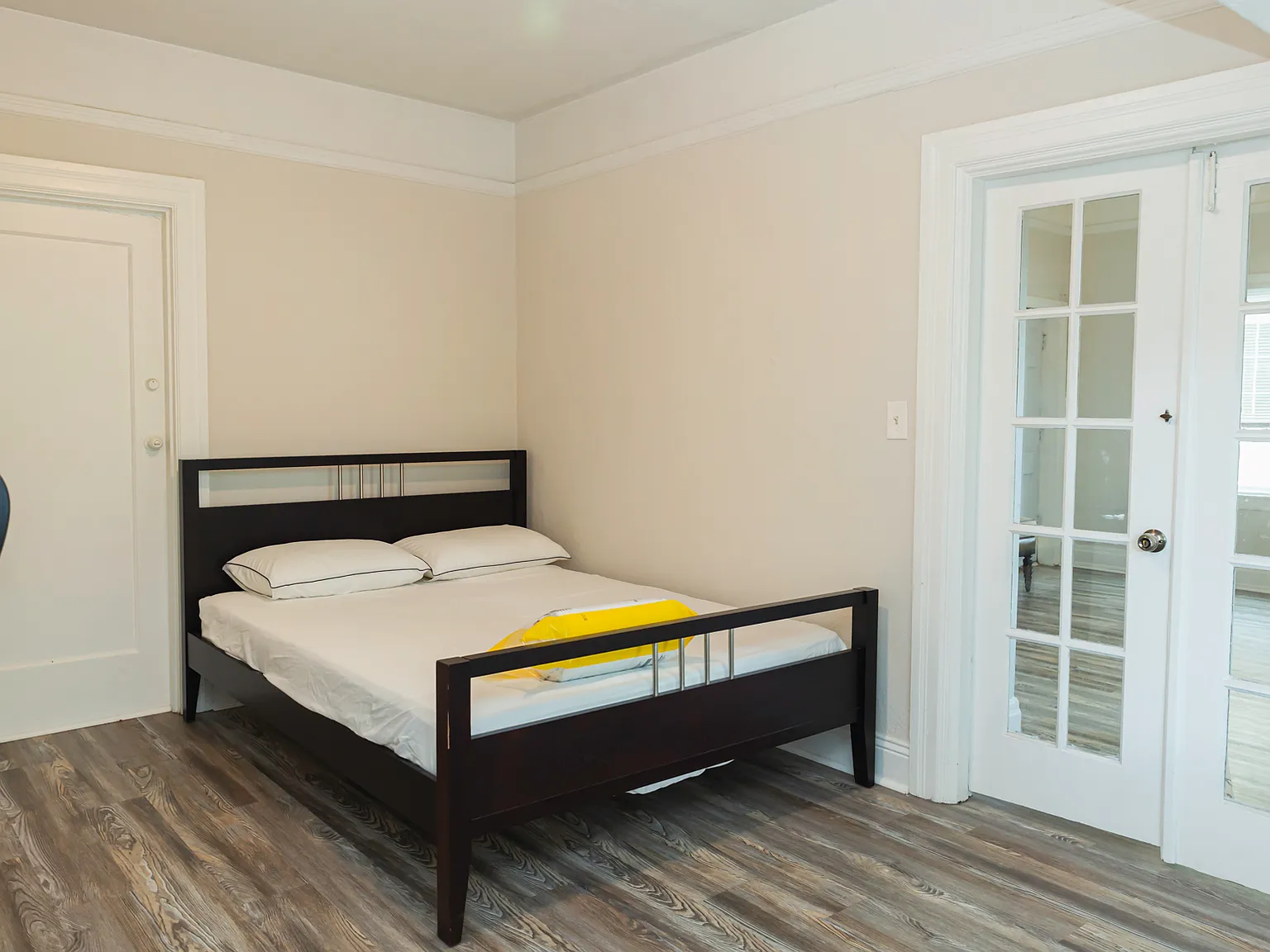 3 bed, 1000 sqft, $3,600 — Photo 2