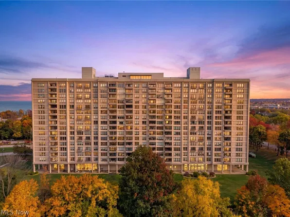 1 Lake Shore Blvd #203, Bratenahl, OH 44108