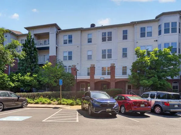 2921 Deer Hollow Way Unit 113, Fairfax, VA 22031