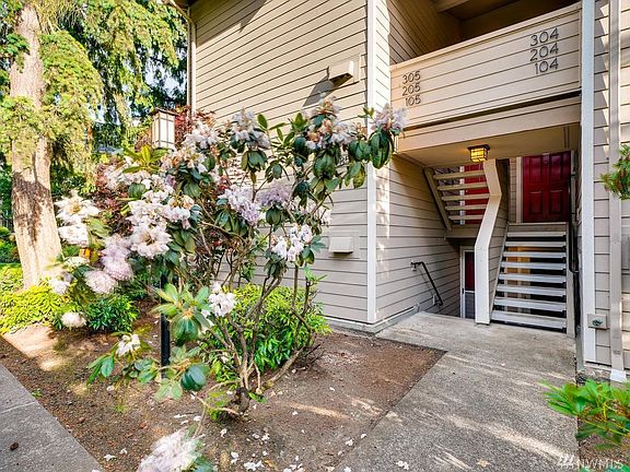 2nd image of 19857 25th Ave NE APT 304
