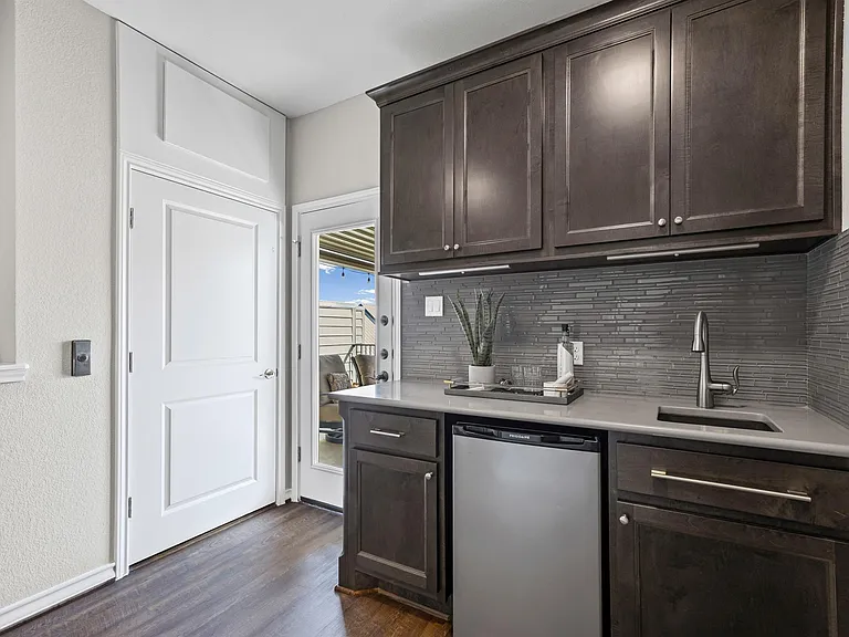 1112 Highknoll Ln #B — Photo 29