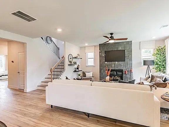 5 bed, 3001 sqft, $3,400 — Photo 4