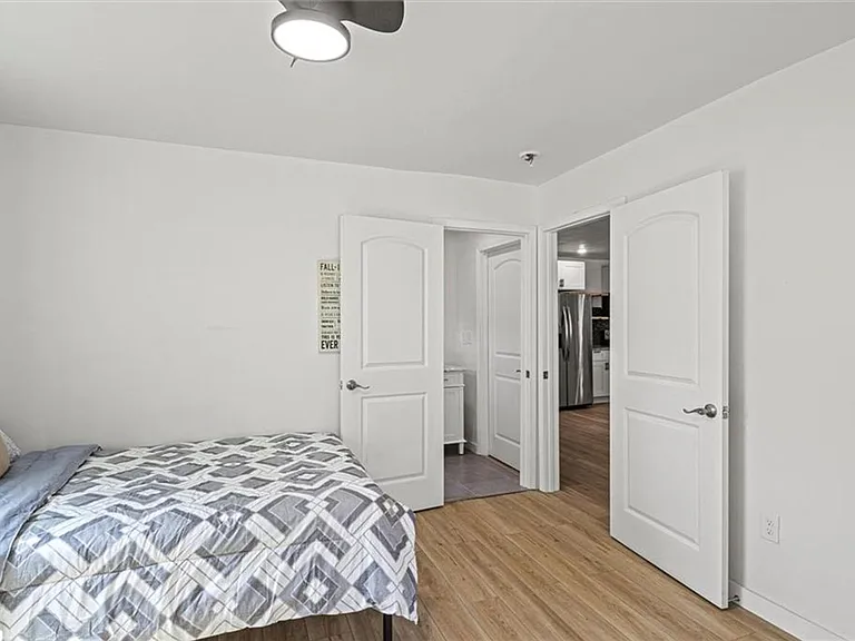 1077 Peeples St SW — Photo 14
