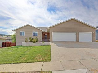 4727 Charmwood Dr, Rapid City, SD 57701