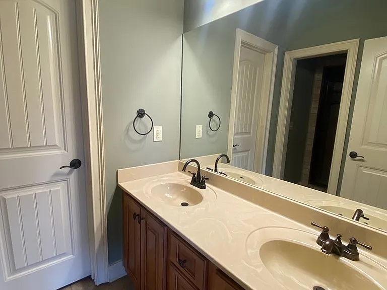 1055 Runningvine Ln — Photo 5