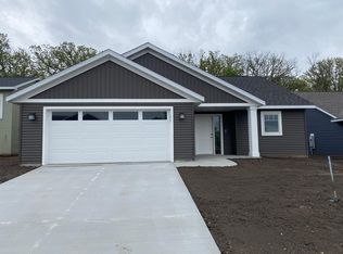 1082 Falcon Rd SE, Rochester, MN 55904